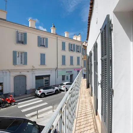 Apartment Cozy 30 M In Old With Wi-fi & Ac Antibes